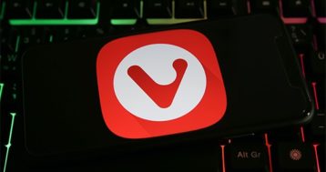 an image with vivaldi browser opened on smartphone