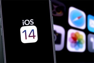 an image with iphone with the logo of ioS 14 with safari browser in background